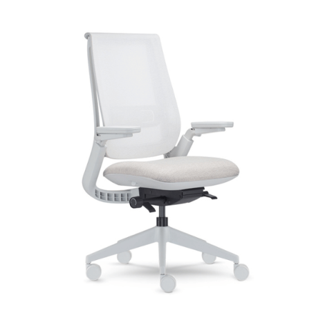 Chaise Ergonomique Equation - Vue de face, bâti bouleau, Filet Skyline