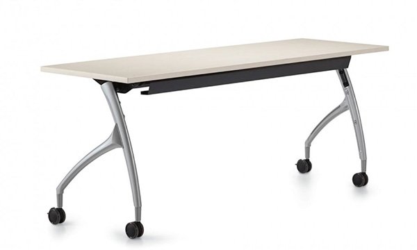Roulez, pliez et entreposez : Tables de Formation Mobiles